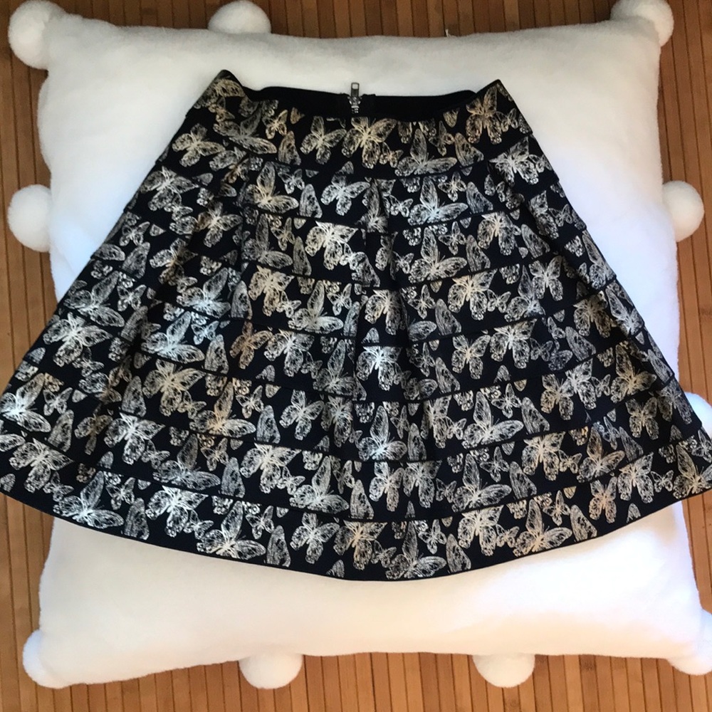 Bandage skirt with gold butterfly print